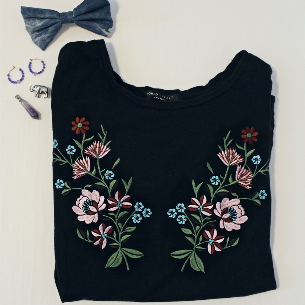 Romeo&Juliet Couture Embroidered T-Shirt